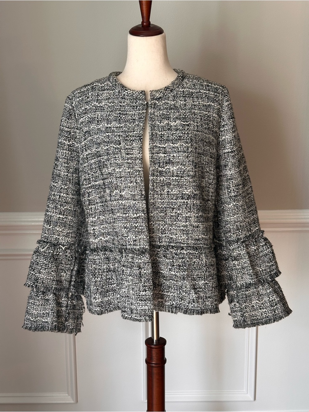 Chico's Black and White Ruffle Tweed Blazer Jacket size 1 US 8